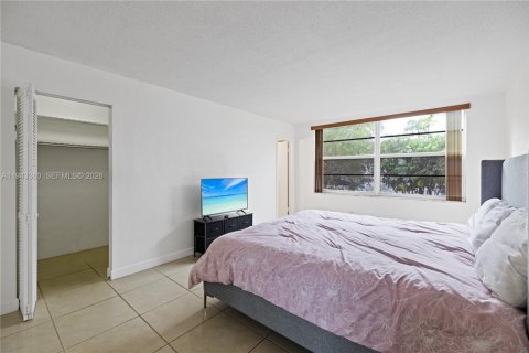 Купить кондоминиум в Майами, Флорида 2 спальни, 107.4м2, № 2055125 - фото 12