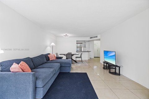 Кондоминиум с 2 спальнями в Майами, Флорида № 2055125