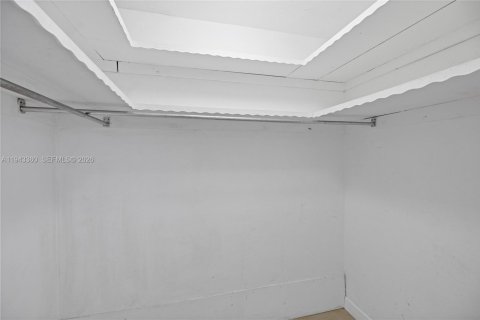 Купить кондоминиум в Майами, Флорида 2 спальни, 107.4м2, № 2055125 - фото 13