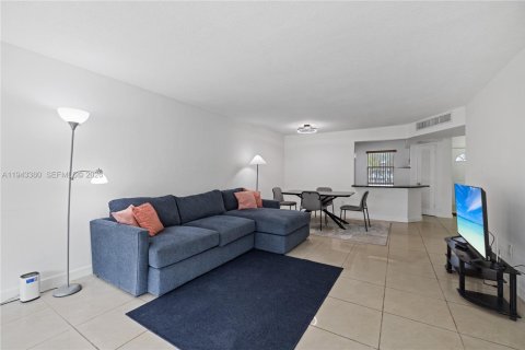 Купить кондоминиум в Майами, Флорида 2 спальни, 107.4м2, № 2055125 - фото 2