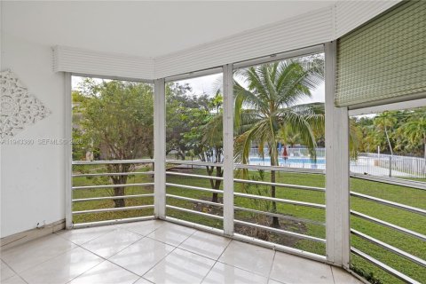 Купить кондоминиум в Майами, Флорида 2 спальни, 107.4м2, № 2055125 - фото 23