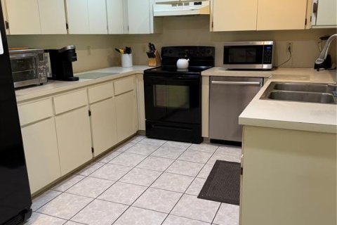 House in Ocala, Florida 2 bedrooms, 113.62 sq.m. № 2156627 - photo 6