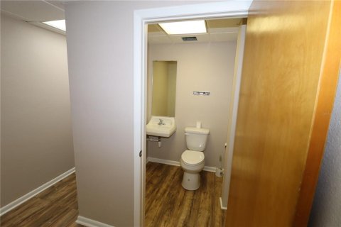 Immobilier commercial à louer à Port Charlotte, Floride: 181.35 m2 № 1673437 - photo 8