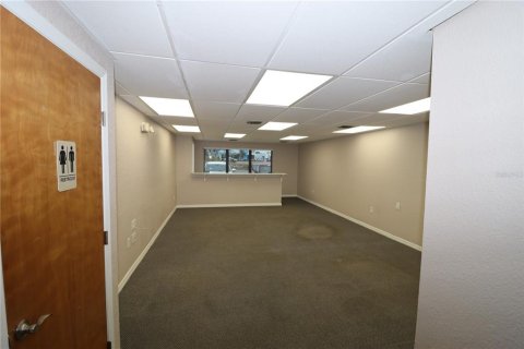 Immobilier commercial à louer à Port Charlotte, Floride: 181.35 m2 № 1673437 - photo 3
