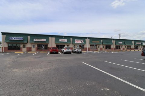 Immobilier commercial à louer à Port Charlotte, Floride: 181.35 m2 № 1673437 - photo 13