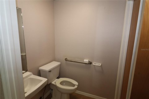 Immobilier commercial à louer à Port Charlotte, Floride: 181.35 m2 № 1673437 - photo 7