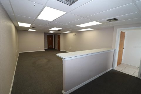 Immobilier commercial à louer à Port Charlotte, Floride: 181.35 m2 № 1673437 - photo 4