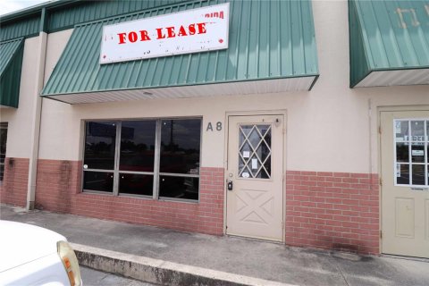 Immobilier commercial à louer à Port Charlotte, Floride: 181.35 m2 № 1673437 - photo 1