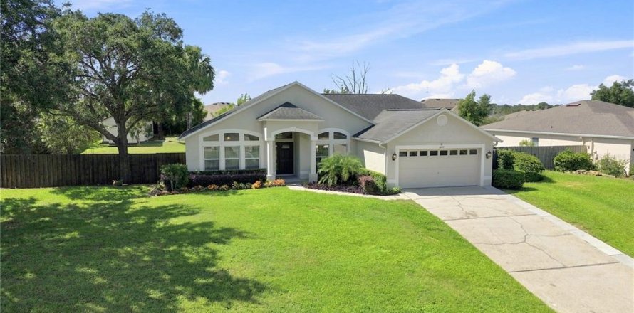 Villa ou maison à Clermont, Floride 4 chambres, 168.62 m2 № 2333911