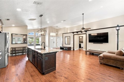 Villa ou maison à vendre à Clermont, Floride: 4 chambres, 168.62 m2 № 2333911 - photo 3