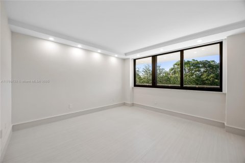 Condo in Coral Gables, Florida, 3 bedrooms  № 1588538 - photo 23