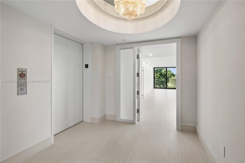 Condo in Coral Gables, Florida, 3 bedrooms  № 1588538 - photo 2