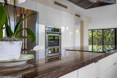 Condo in Coral Gables, Florida, 3 bedrooms  № 1588538 - photo 13