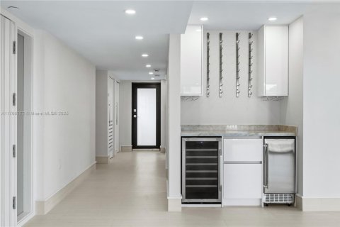 Condo in Coral Gables, Florida, 3 bedrooms  № 1588538 - photo 17