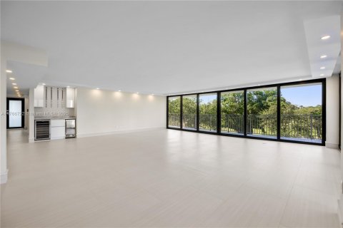 Condo in Coral Gables, Florida, 3 bedrooms  № 1588538 - photo 4