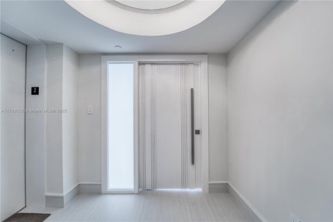 Condo in Coral Gables, Florida, 3 bedrooms  № 1588538 - photo 1