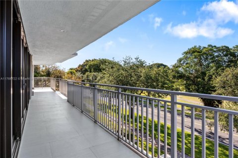 Condo in Coral Gables, Florida, 3 bedrooms  № 1588538 - photo 19