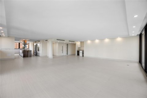 Condo in Coral Gables, Florida, 3 bedrooms  № 1588538 - photo 5