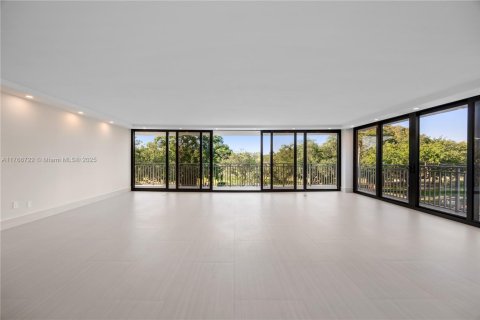 Condo in Coral Gables, Florida, 3 bedrooms  № 1588538 - photo 6