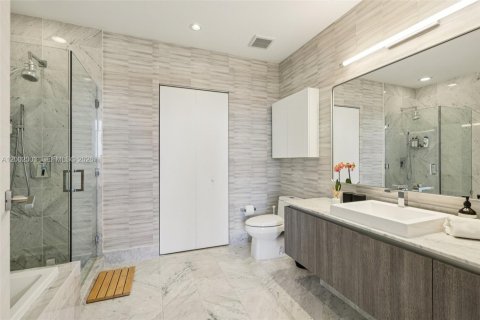Condo in Miami, Florida, 2 bedrooms № 2260835 - photo 15