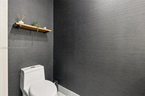 Condo in Miami, Florida, 2 bedrooms № 2260835 - photo 29