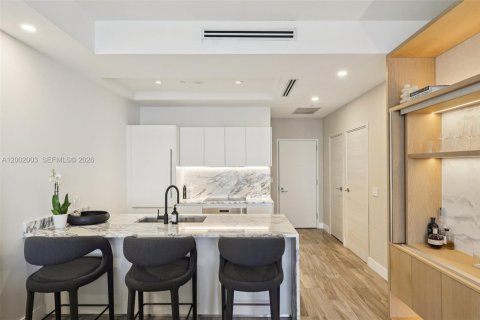 Condo in Miami, Florida, 2 bedrooms № 2260835 - photo 6
