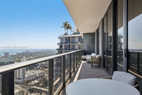 Condo in Miami, Florida, 2 bedrooms № 2260835 - photo 2
