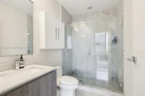Condo in Miami, Florida, 2 bedrooms № 2260835 - photo 22