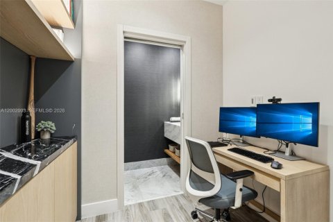 Condo in Miami, Florida, 2 bedrooms № 2260835 - photo 25