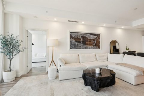 Condo in Miami, Florida, 2 bedrooms № 2260835 - photo 10