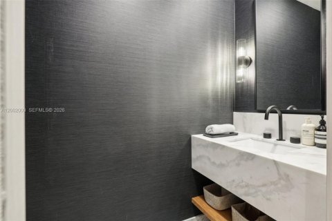 Condo in Miami, Florida, 2 bedrooms № 2260835 - photo 27