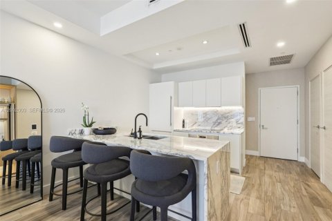 Condo in Miami, Florida, 2 bedrooms № 2260835 - photo 5