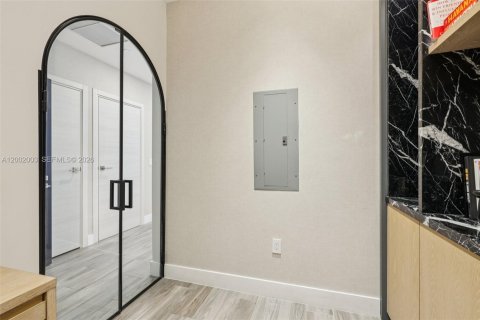 Condo in Miami, Florida, 2 bedrooms № 2260835 - photo 26