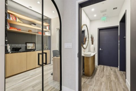 Condo in Miami, Florida, 2 bedrooms № 2260835 - photo 24