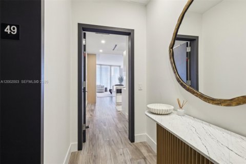 Condo in Miami, Florida, 2 bedrooms № 2260835 - photo 3