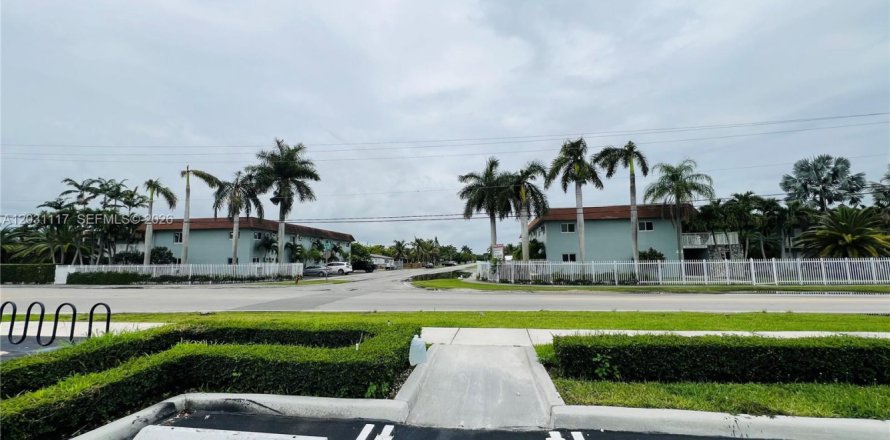Apartment in Homestead, Florida 2 bedrooms, 2512.08 sq.m. № 2182603