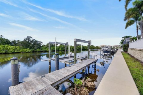 Villa ou maison à vendre à Apollo Beach, Floride: 6 chambres, 412.3 m2 № 2431075 - photo 4