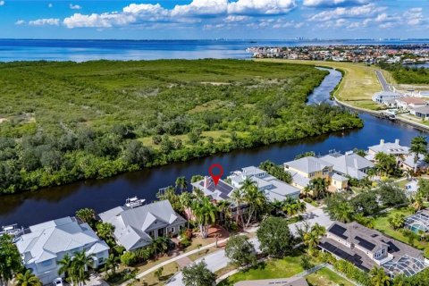 Villa ou maison à vendre à Apollo Beach, Floride: 6 chambres, 412.3 m2 № 2431075 - photo 2