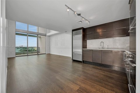 Condominio en alquiler en Miami, Florida, 2 dormitorios, 166.48 m2 № 2007300 - foto 11