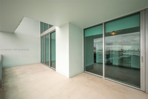 Condominio en alquiler en Miami, Florida, 2 dormitorios, 166.48 m2 № 2007300 - foto 18