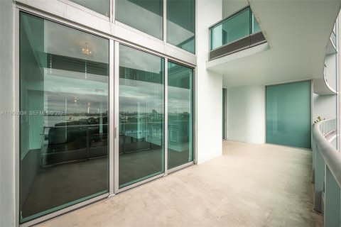 Condominio en alquiler en Miami, Florida, 2 dormitorios, 166.48 m2 № 2007300 - foto 19