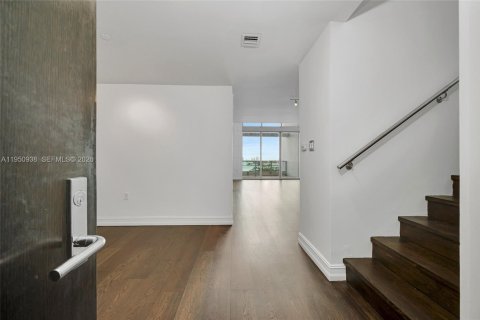 Condominio en alquiler en Miami, Florida, 2 dormitorios, 166.48 m2 № 2007300 - foto 6