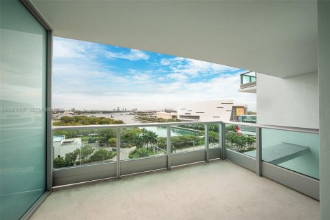 Condominio en alquiler en Miami, Florida, 2 dormitorios, 166.48 m2 № 2007300 - foto 20