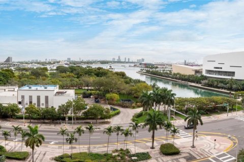 Condominio en alquiler en Miami, Florida, 2 dormitorios, 166.48 m2 № 2007300 - foto 4