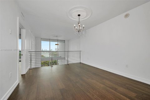 Condominio en alquiler en Miami, Florida, 2 dormitorios, 166.48 m2 № 2007300 - foto 30