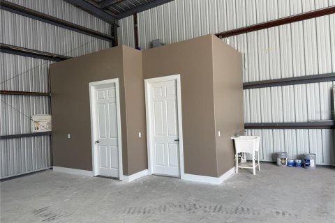 Commercial property in Bunnell, Florida 18.58 sq.m. № 2239123 - photo 5
