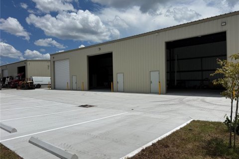Commercial property in Bunnell, Florida 18.58 sq.m. № 2239123