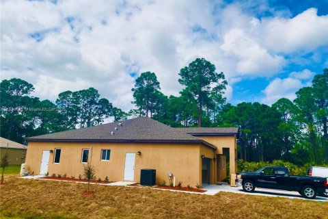House in Palm Bay, Florida 4 bedrooms № 1872140 - photo 2
