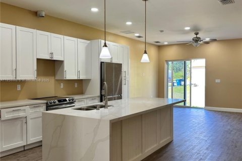House in Palm Bay, Florida 4 bedrooms № 1872140 - photo 4
