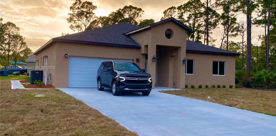 House in Palm Bay, Florida 4 bedrooms № 1872140